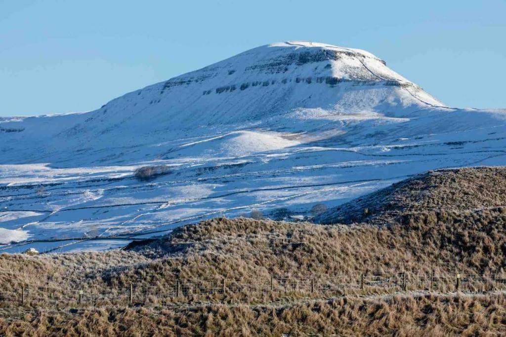 Westside Cottage, Newby, Clapham, Yorkshire Dales National Park, Famous Three Peaks, Near The Lake District, Pets Are Welcome Newby  Exterior foto