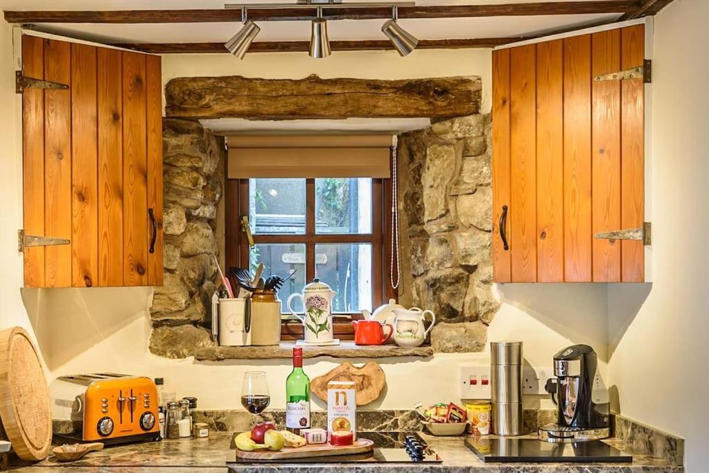 Westside Cottage, Newby, Clapham, Yorkshire Dales National Park, Famous Three Peaks, Near The Lake District, Pets Are Welcome Newby  Exterior foto